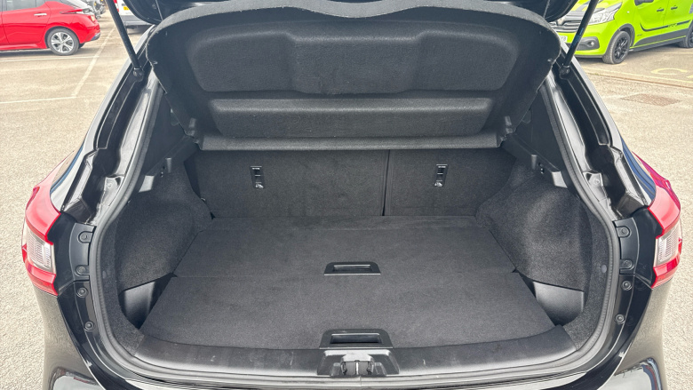 Nissan Qashqai 1.2 DiG-T N-Connecta 5dr Petrol Hatchback